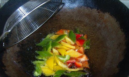 美味彩椒虾仁（清爽可口的佳肴）