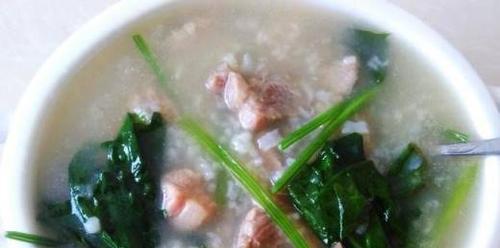 菠菜大米粥的做法（营养丰富的健康早餐）