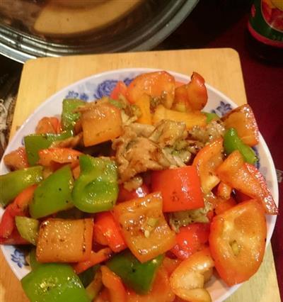 简单易学的彩椒炒肉片做法（做好一道口感丰富的彩椒炒肉片）