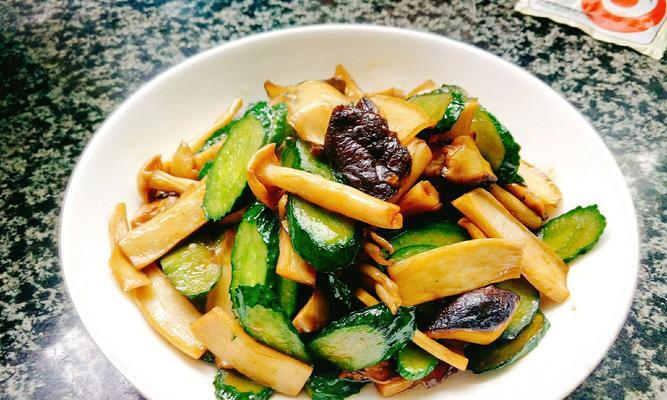 快手美食之肉丝炒黄瓜（家常小炒菜）