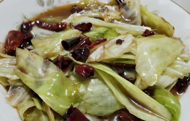 糖醋包菜的制作方法（让你轻松做出酸甜可口的家常美食）