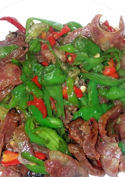 美味可口的土豆丝炒尖椒（简单易学的家常菜做法）