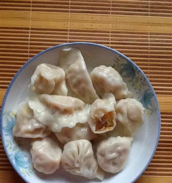 用猪肉和土豆制作美味的饺子（掌握制作猪肉土豆饺子的技巧）  第1张