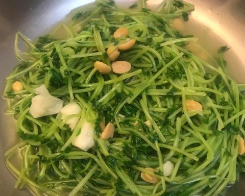 清炒豆苗的做法（简单易学）