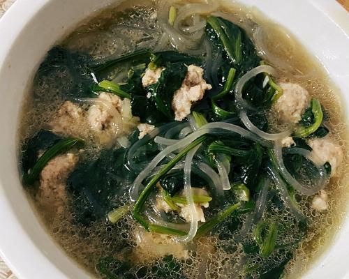 菠菜烩丸子怎么做？步骤和技巧有哪些？