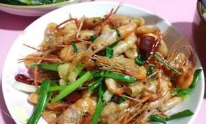 如何制作口感鲜美的爆炒河虾（掌握关键步骤）