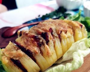 芝士烤风琴土豆的做法（以简单易学的方法轻松制作美味烤风琴土豆）
