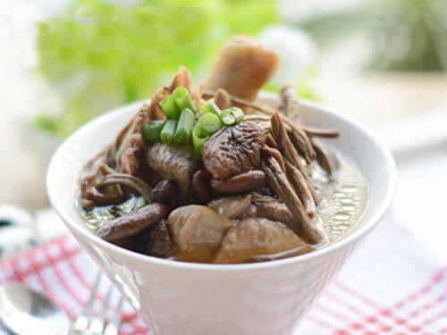 茶树菇玉米煲骨汤怎么做？煲汤步骤和技巧是什么？  第2张