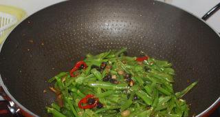 青椒炒通菜梗（掌握青椒炒通菜梗的做法）