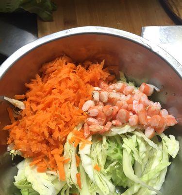 包菜萝卜肉馅春筒怎么做？步骤和技巧有哪些？  第2张