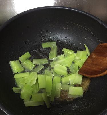 莴笋烧豆腐怎么做？步骤和技巧有哪些？