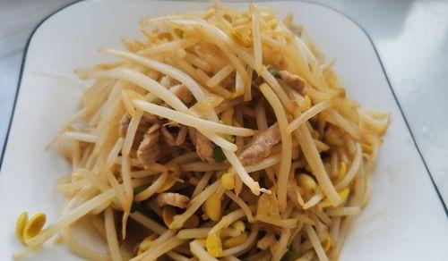 猪肉炒黄豆芽，美味又营养（做法简单易学）