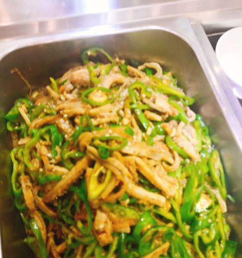 学会如何炒出美味青椒炒肚丝的秘诀（食材搭配、烹饪技巧、口感调整等要点一网打尽）