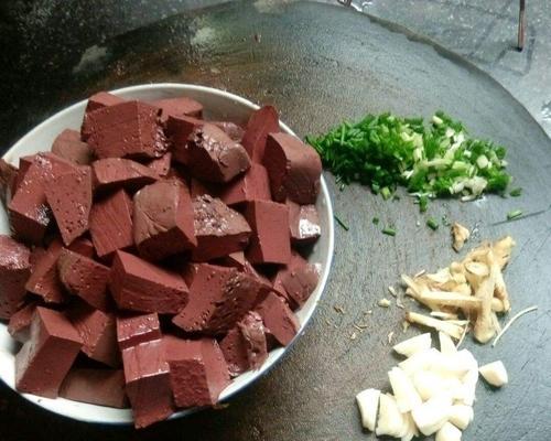 猪血滑肉汤怎么做？有哪些步骤和技巧？