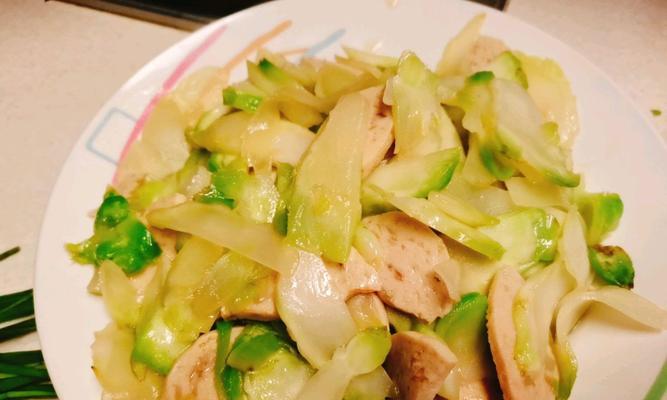 肉片炒儿菜的做法是什么？如何炒出鲜嫩可口的儿菜？
