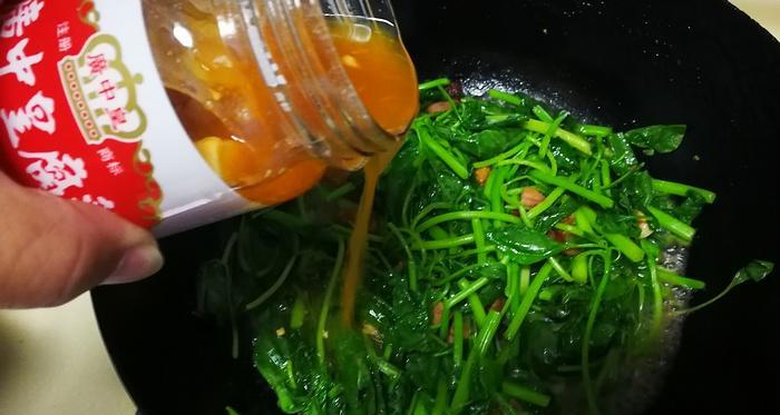 猪油渣炒白米苋怎么做？步骤和技巧有哪些？