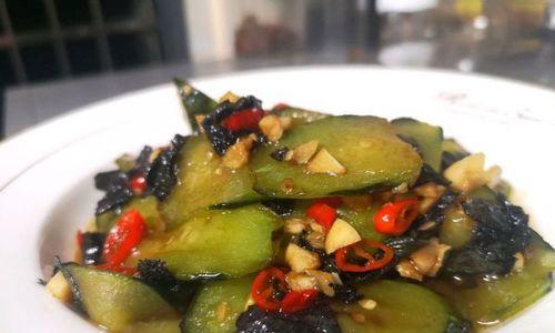 爽口清凉，紫苏煎黄瓜美食做法（紫苏草的神奇效用与黄瓜完美搭配）