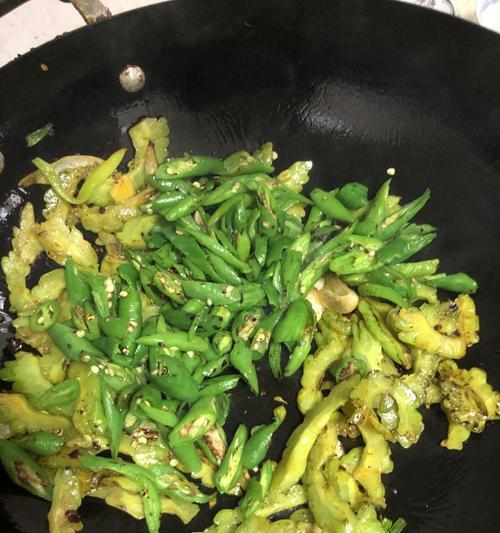 青椒苦瓜怎么做不苦？有哪些创意做法？