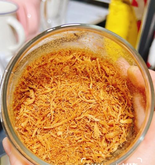 自制鸡肉松，健康美味享不停（教你如何制作天然无添加的鸡肉松）