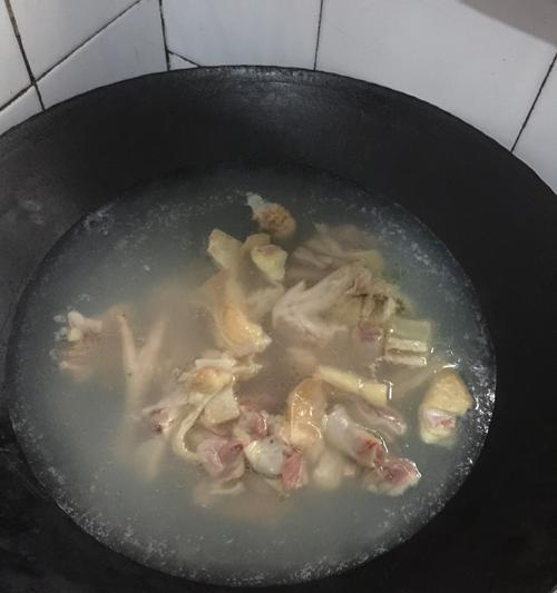 清炖草鸡汤怎么做？有哪些步骤和技巧？  第3张
