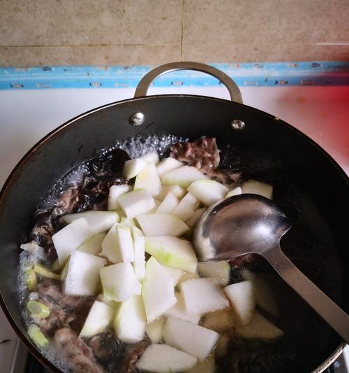 猪肉粉条炖冬瓜怎么做？步骤和技巧有哪些？  第3张