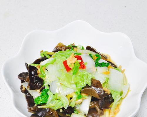 白菜片炒木耳，营养美味的佳肴（简单易做的家常菜）