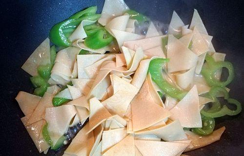 学会这道青椒炒素鸡，轻松吃出家常味（清淡素食料理）