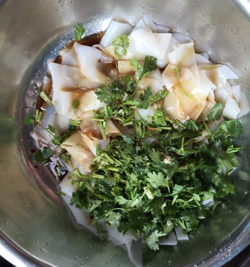 蔬菜凉皮怎么做？有哪些简单步骤和技巧？