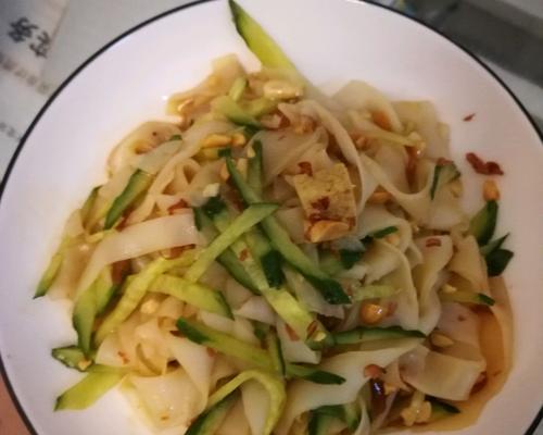 蔬菜凉皮怎么做？有哪些简单步骤和技巧？  第2张