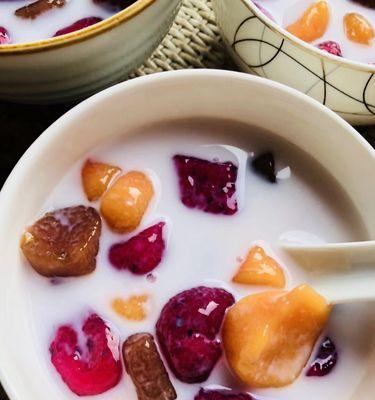 彩虹芋圆丸子制作全攻略（色香味俱全的美食佳品）