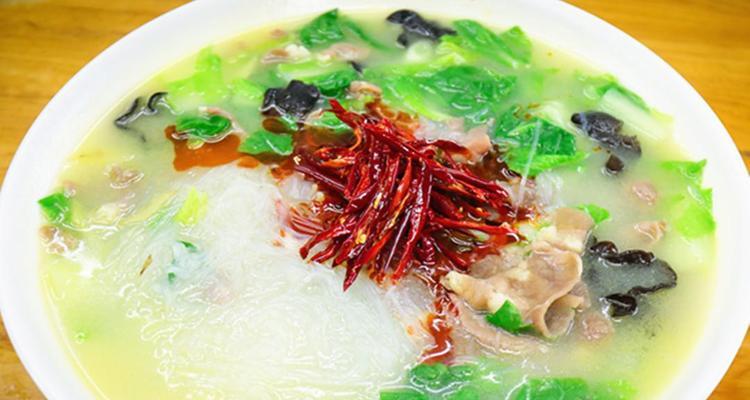 教你轻松做出美味白菜豆腐羊肉卷（家庭厨房不可错过的一道佳肴）