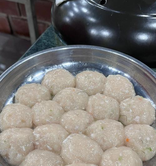 草鱼丸子的做法是什么？如何在家轻松制作美味草鱼丸子？