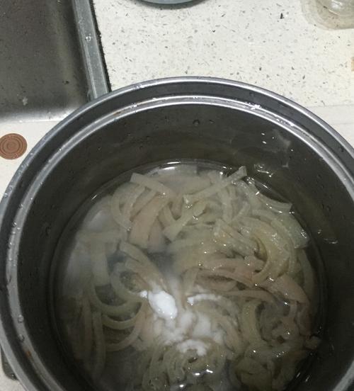 美味清爽的猪皮番茄汤（用新鲜番茄和猪皮）  第1张