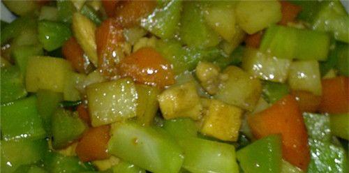 炒三丁怎么做给宝宝吃？适合宝宝的炒三丁食谱是什么？  第3张