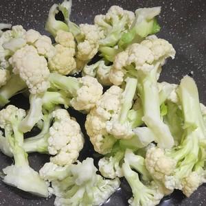 精选菜花杏鲍菇美食做法（营养美味菜花杏鲍菇）