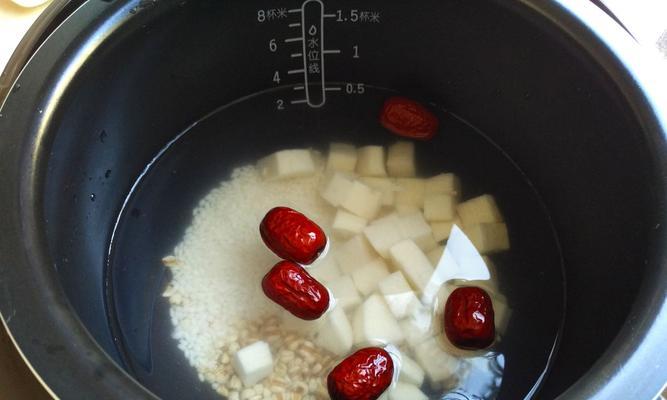 白果山药小米粥滋补健脾（家常养生）