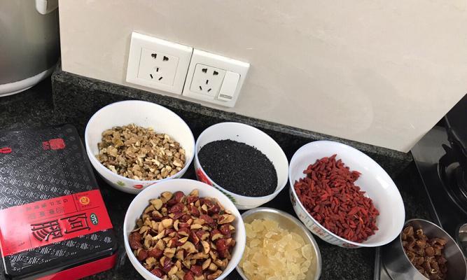 自制玫瑰花阿胶糕怎么做？有哪些常见问题需要注意？