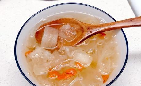 冰糖蜂蜜炖雪梨怎么做？有哪些健康益处？