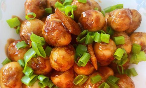 鹌鹑蛋闷土豆怎么做？步骤和技巧有哪些？