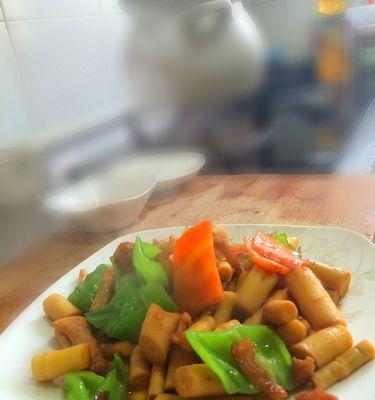 竹笋炒肉片，美味健康的家常菜（用最新鲜的竹笋和嫩肉片）