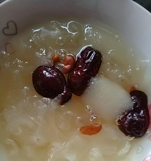 银耳红枣汤怎么做？有哪些健康益处？  第2张