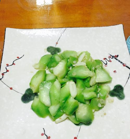 白油丝瓜的制作方法（一道美味又营养的家常菜）