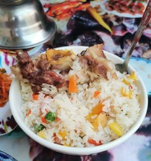 羊肉抓饭怎么做才正宗？详细步骤和技巧是什么？
