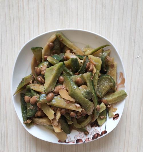 用酱爆咸菜，口感绝佳（掌握爆炒技巧）