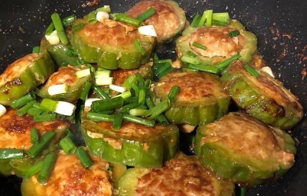 猪肉豆腐酿苦瓜，营养美味又健康（家庭必备菜品）