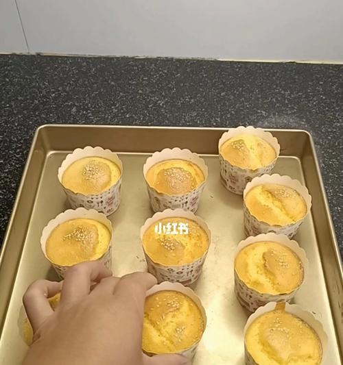 纸杯蛋糕怎么做？教学视频和详细步骤解析？  第3张