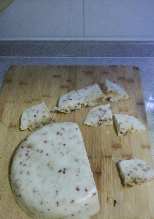 手把手教你做蒸腊味萝卜糕（用蒸馏水制作味道更清香）