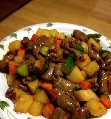 土豆蒸肥肠怎么做？步骤和技巧有哪些？  第3张