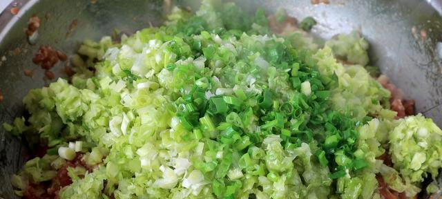 猪肉香菜水饺怎么做？详细步骤和技巧是什么？  第3张