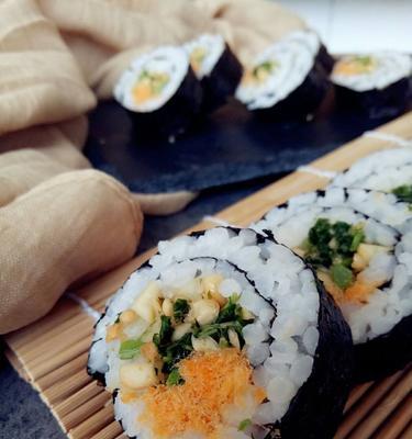 肉松香蕉黄瓜寿司怎么做？步骤和材料有哪些？  第2张